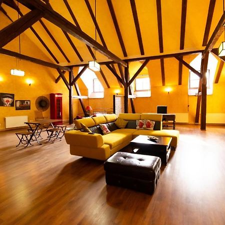 The Attic - Large Open-Space In The Old Town Of Brasov, Minutes Away From The Black Church Exterior photo